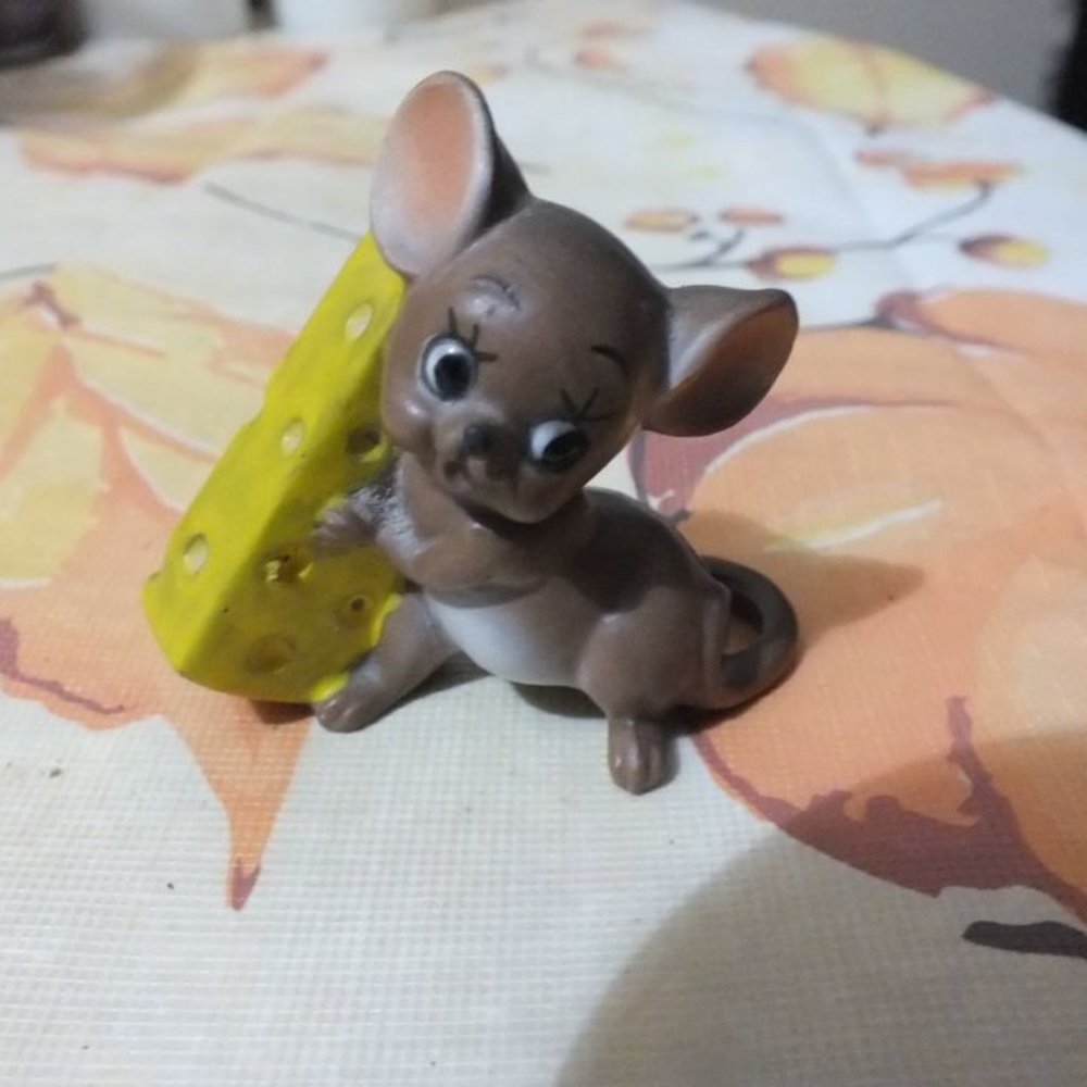 Vintage Josef Originals Gourmet Mouse Village Mouse With Cheese Figurine